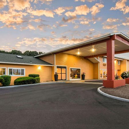 Quality Inn & Suites Albany Corvallis Exterior photo